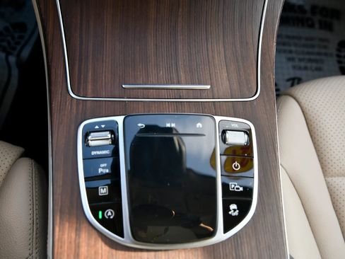 Used 2021 Mercedes-Benz GLC 300 4MATIC image 19