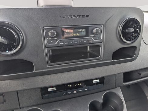 Used 2025 Mercedes-Benz Sprinter 2500 image 21