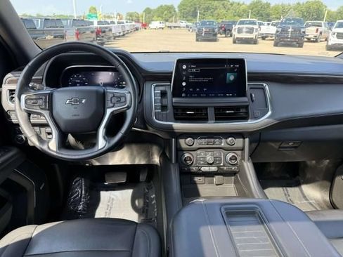 Used 2022 Chevrolet Tahoe Z71 w/ Luxury Package AWD/4WD image 18