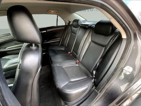 Used 2016 Chrysler 300 Limited w/ Driver Convenience Group image 19