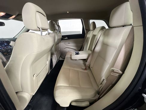 Used 2022 Jeep Grand Cherokee Laredo E w/ Security & Convenience Group image 24