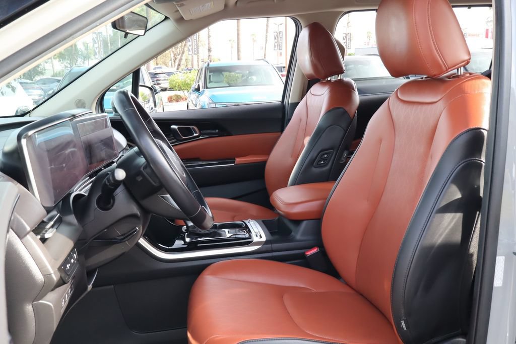 Used 2024 Kia Carnival SX FWD image 19