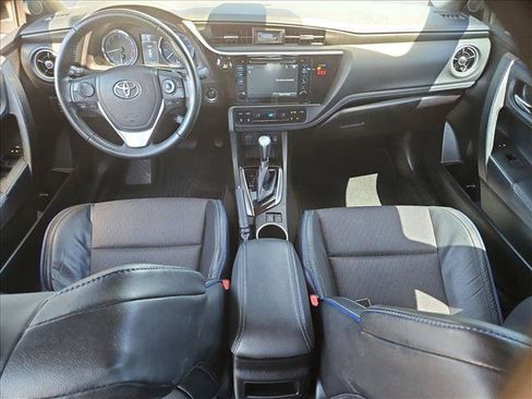 Used 2018 Toyota Corolla SE w/ SE Premium Package FWD image 14