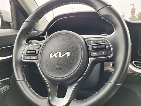 Used 2022 Kia Niro EX image 26