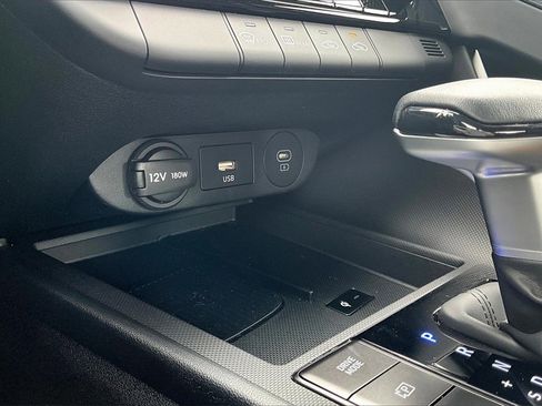 Certified 2025 Hyundai Elantra Sport image 32