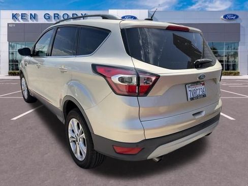Used 2017 Ford Escape SE w/ Equipment Group 201A FWD image 4