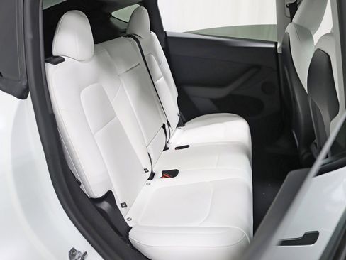 Used 2025 Tesla Model Y Performance image 28