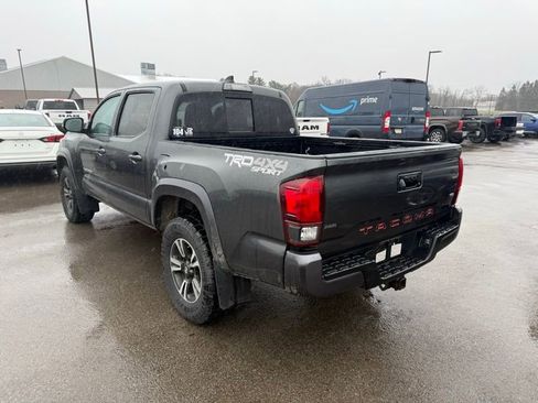 Used 2019 Toyota Tacoma TRD Sport image 8