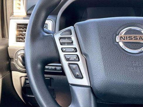 Used 2021 Nissan Titan SV image 10