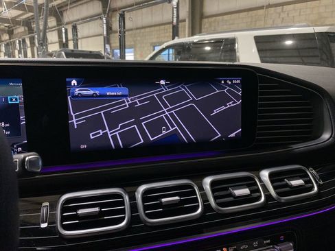 Used 2024 Mercedes-Benz GLS 580 GLS 580 image 7