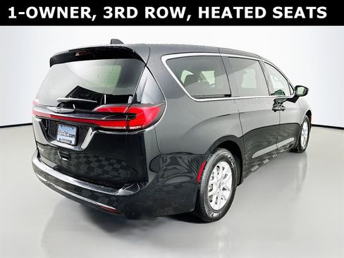 Used 2024 Chrysler Pacifica Touring-L image 8