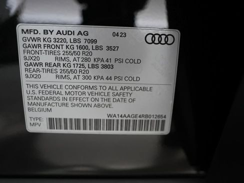 Used 2024 Audi Q8 e-tron Premium AWD/4WD image 31