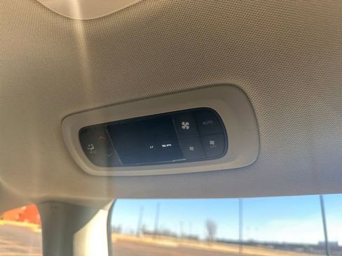 Used 2024 Chrysler Pacifica Touring-L image 42