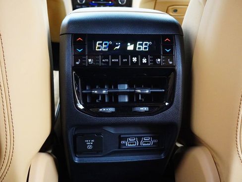 Used 2025 Jeep Grand Cherokee L Summit AWD/4WD image 25