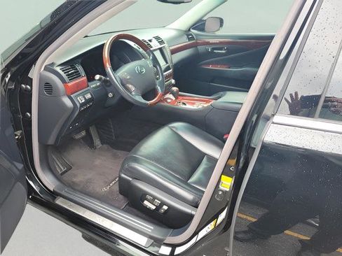 Used 2011 Lexus LS 460 L w/ Luxury Pkg AWD/4WD image 6