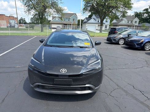 Used 2025 Toyota Prius LE FWD image 3