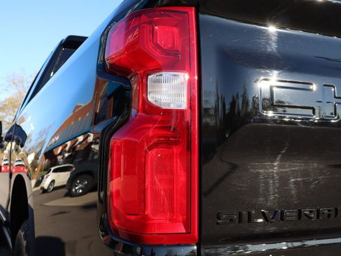 Used 2025 Chevrolet Silverado 1500 High Country w/ Midnight Edition image 38