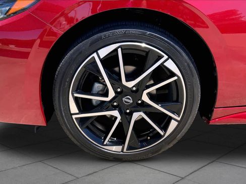 Used 2025 Nissan Sentra SR w/ SR Premium Package FWD image 11