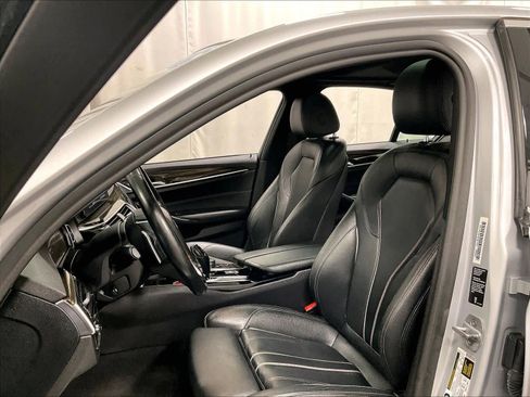 Used 2018 BMW 530i xDrive w/ Premium Package image 10