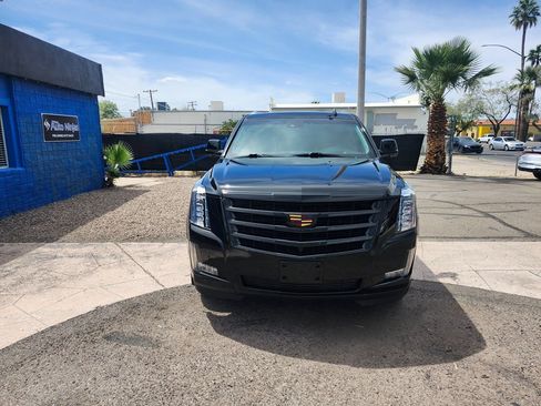 Used 2017 Cadillac Escalade ESV Luxury RWD image 6
