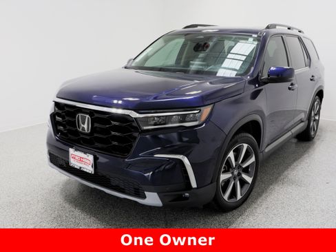 Used 2025 Honda Pilot Touring image 2