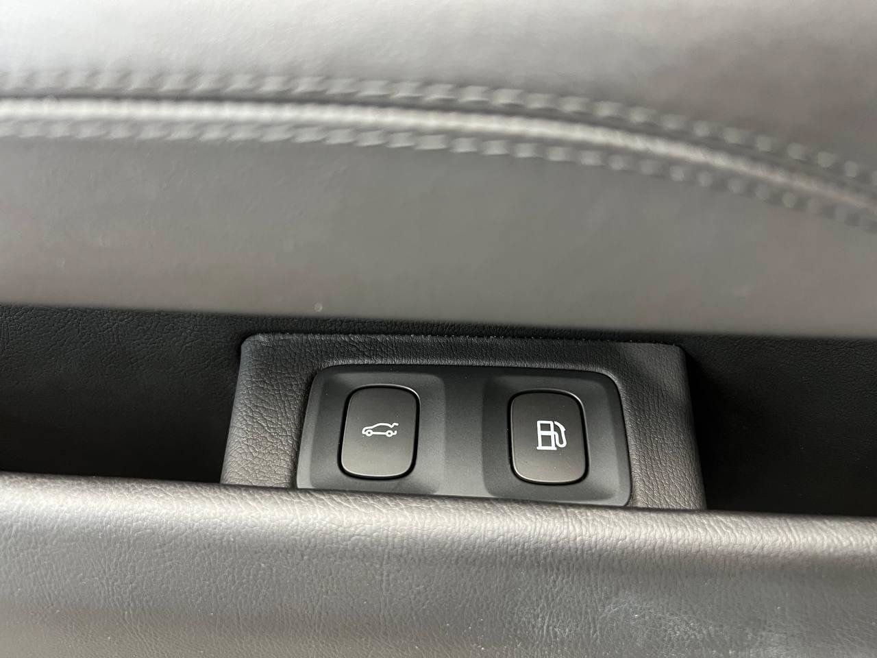 Used 2016 Cadillac ELR FWD image 20
