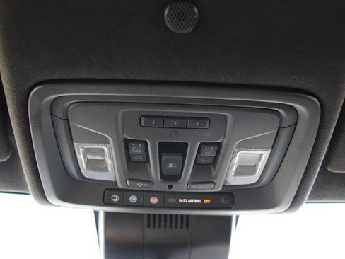 Used 2022 GMC Sierra 1500 AT4X image 32