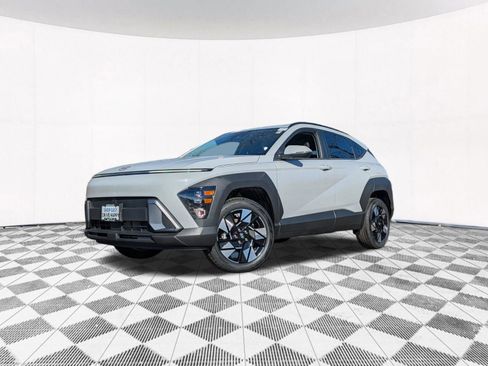 Used 2024 Hyundai Kona SEL image 2