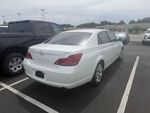 Used 2008 Toyota Avalon XLS FWD image 6