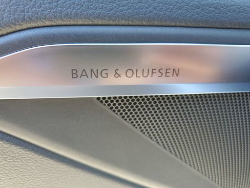 Used 2024 Audi Q8 e-tron Premium Plus image 21