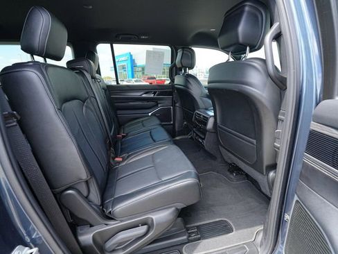 Used 2024 Jeep Wagoneer L Series III w/ Flexible Seating Group AWD/4WD image 23