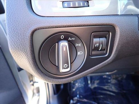 Used 2015 Volkswagen e-Golf Limited Edition image 14