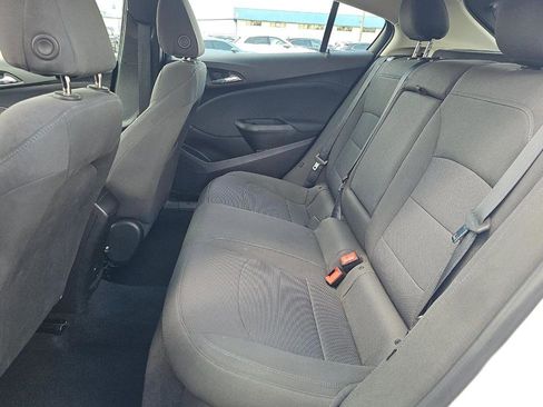 Used 2018 Chevrolet Cruze LT image 11