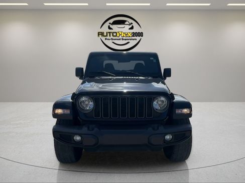 Used 2024 Jeep Gladiator Sport AWD/4WD image 2