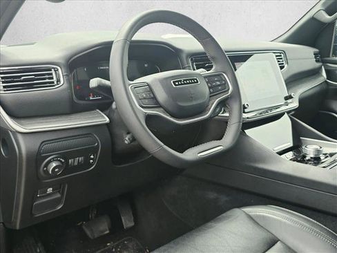 Used 2024 Jeep Wagoneer Series II w/ Flexible Seating Group RWD image 9