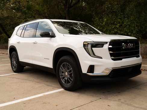 Used 2025 GMC Acadia Elevation image 2