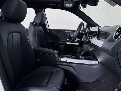New 2026 Mercedes-Benz GLB 250 image 6
