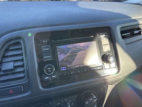 Used 2017 Honda HR-V LX image 18