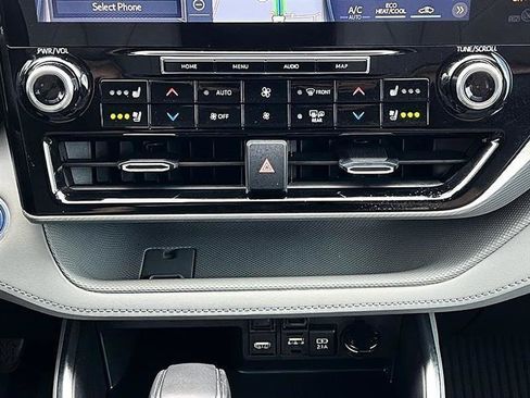 Used 2021 Toyota Highlander Platinum FWD image 33