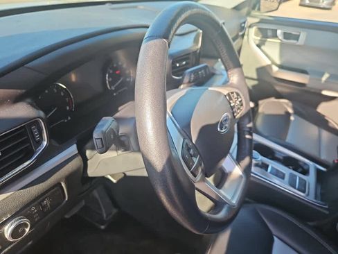 Used 2023 Ford Explorer XLT w/ Equipment Group 202A RWD image 10