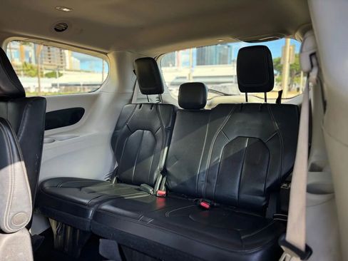 Used 2022 Chrysler Pacifica Touring-L w/ Uconnect Theater Family Group image 13
