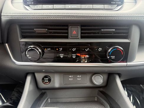 Used 2025 Nissan Rogue S FWD image 12
