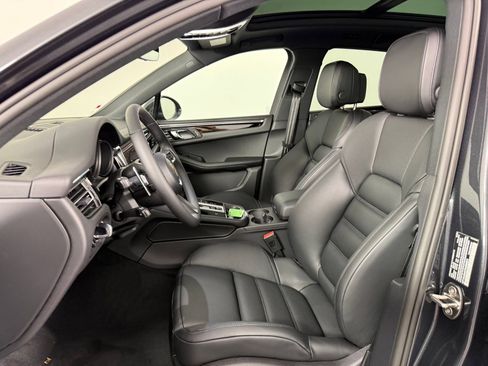 Certified 2026 Porsche Macan AWD/4WD image 5