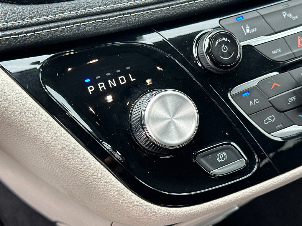 Used 2024 Chrysler Pacifica Limited FWD image 31