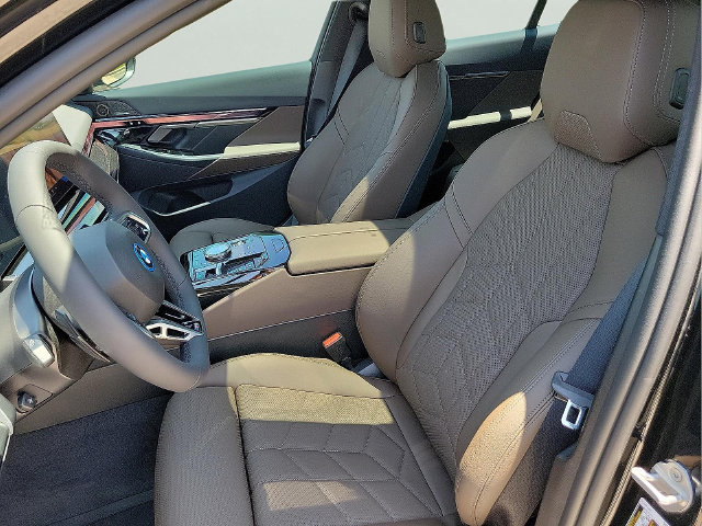 Used 2027 BMW i5 eDrive40 w/ M Sport Package RWD image 19