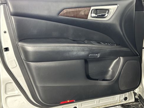 Used 2016 Nissan Pathfinder SL w/ SL Tech Package image 33