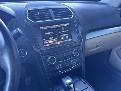 Used 2016 Ford Explorer XLT w/ Equipment Group 202A image 8