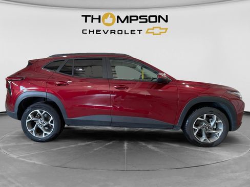 Used 2025 Chevrolet Trax LT FWD image 6