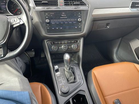 Used 2019 Volkswagen Tiguan SE w/ Panoramic Sunroof Package image 16