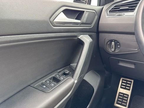 Used 2020 Volkswagen Tiguan SE R-Line AWD/4WD image 20